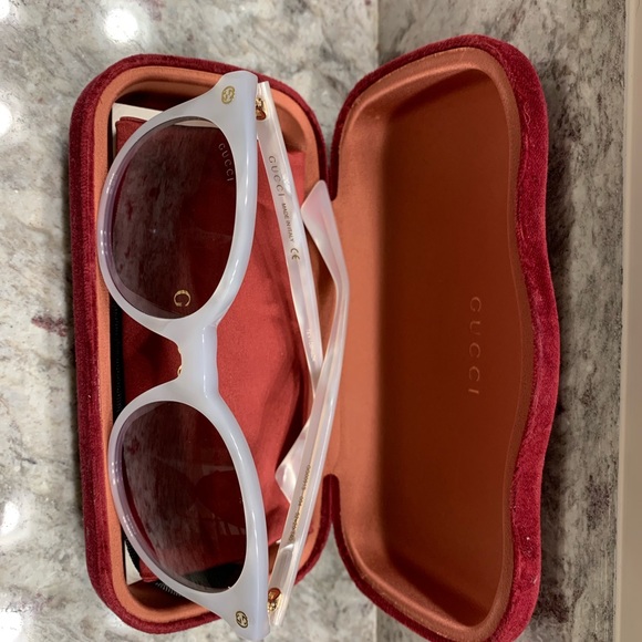 SOLD ‼️ Authentic Mother of Pearl Gucci Sunglasses - Picture 2 of 8